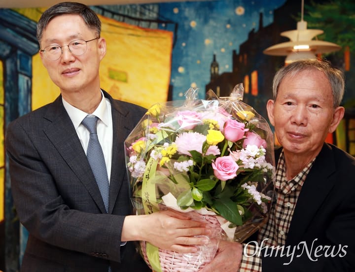 [칼럼]김장하 선생 질문을 던지다: 왜 요란한 소수가 조용한 다수를 지배 하는가?